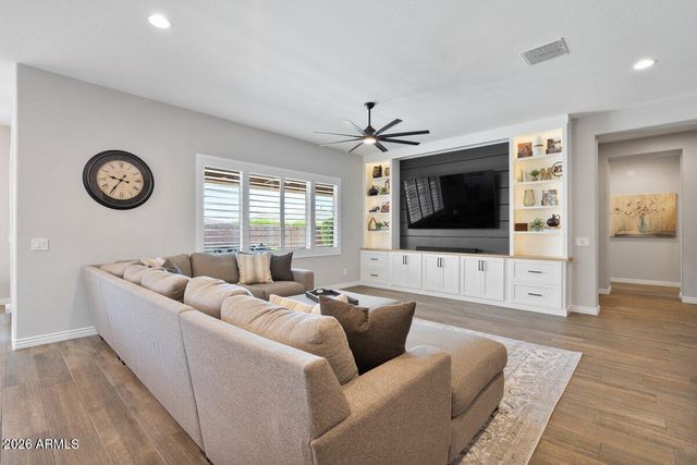 10523 E THORNTON Avenue, Mesa, AZ 85212