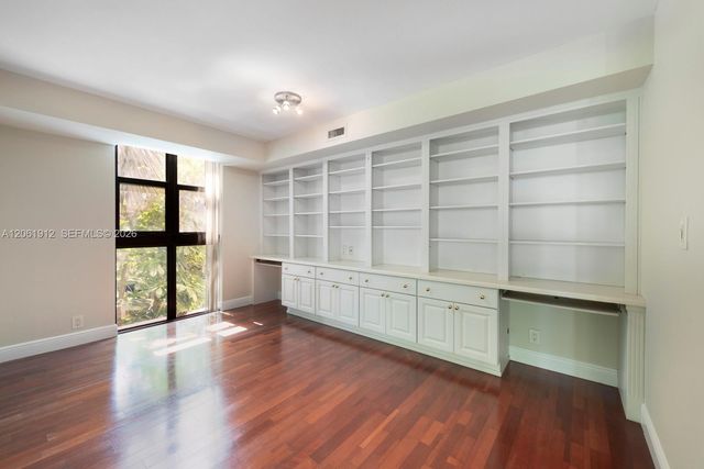 2000 Towerside Ter 312, Miami, FL 33138
