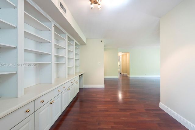 2000 Towerside Ter 312, Miami, FL 33138