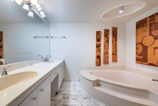 2000 Towerside Ter 312, Miami, FL 33138