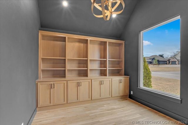 10209 E 121st Place S, Bixby, OK 74008