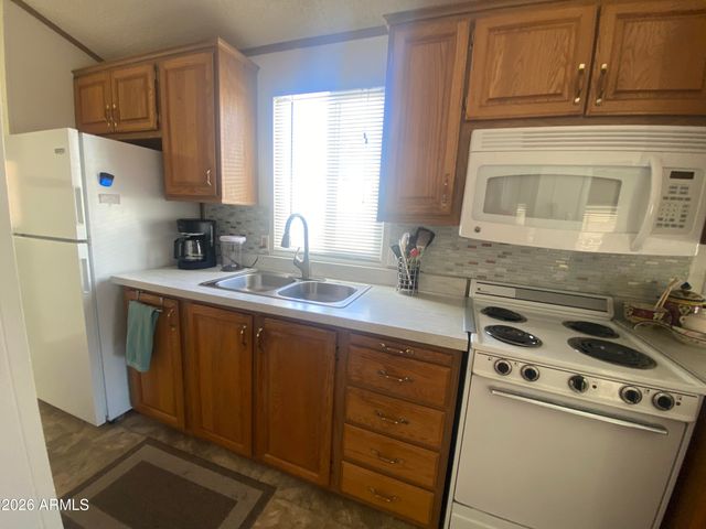 2131 S CREE Drive 131, Apache Junction, AZ 85119
