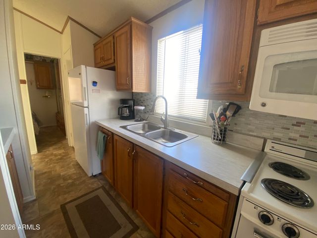 2131 S CREE Drive 131, Apache Junction, AZ 85119