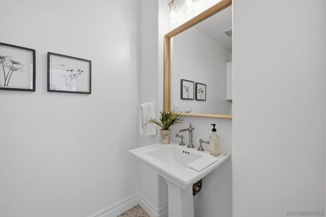 855 Stratford Knoll, Encinitas, CA 92024