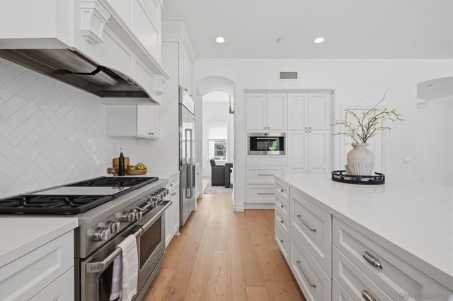 855 Stratford Knoll, Encinitas, CA 92024