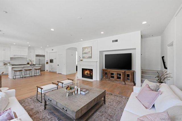 855 Stratford Knoll, Encinitas, CA 92024