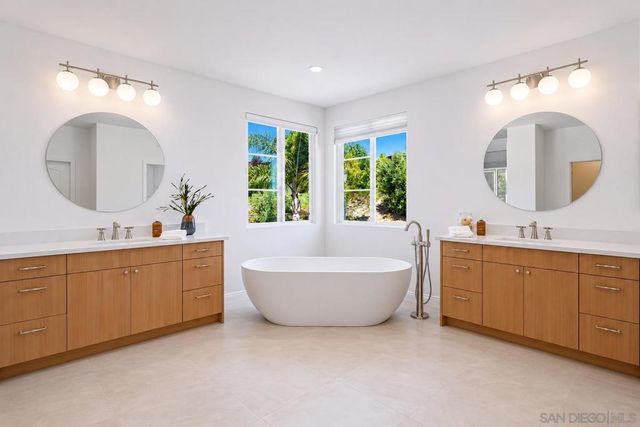 855 Stratford Knoll, Encinitas, CA 92024
