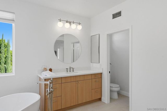 855 Stratford Knoll, Encinitas, CA 92024