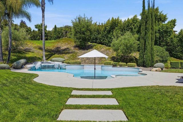 855 Stratford Knoll, Encinitas, CA 92024
