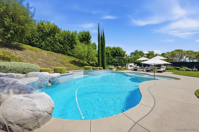 855 Stratford Knoll, Encinitas, CA 92024