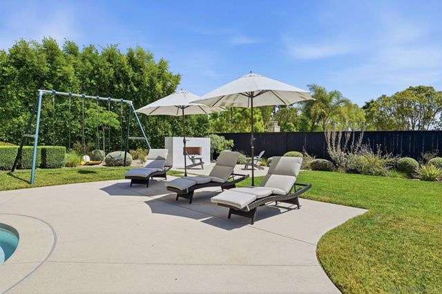 855 Stratford Knoll, Encinitas, CA 92024