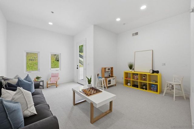 855 Stratford Knoll, Encinitas, CA 92024