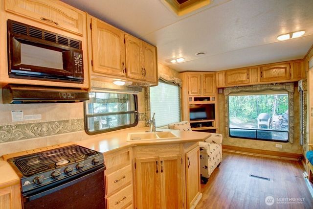40 Wilderness Way, Deming, WA 98244