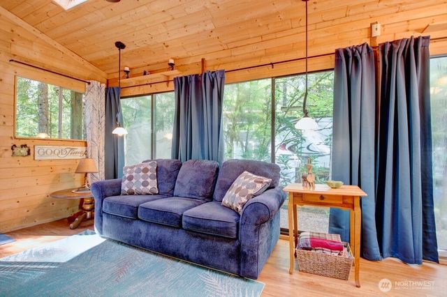 40 Wilderness Way, Deming, WA 98244