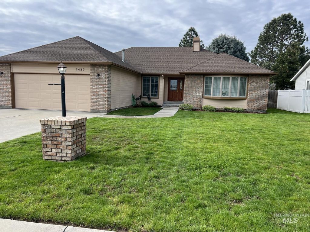 1439 Fernlee Street, Emmett, ID 83617