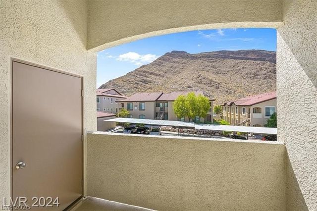 3540 Cactus Shadow Street 204, Las Vegas, NV 89129