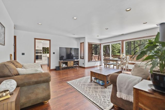 20851 Assiniboine Trail, Los Gatos, CA 95033
