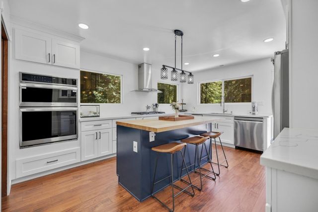 20851 Assiniboine Trail, Los Gatos, CA 95033