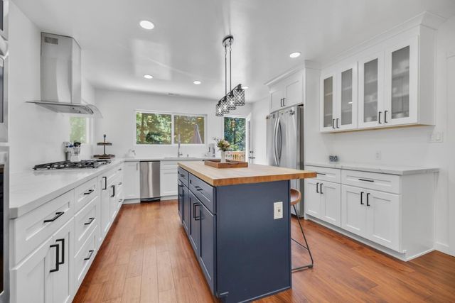 20851 Assiniboine Trail, Los Gatos, CA 95033