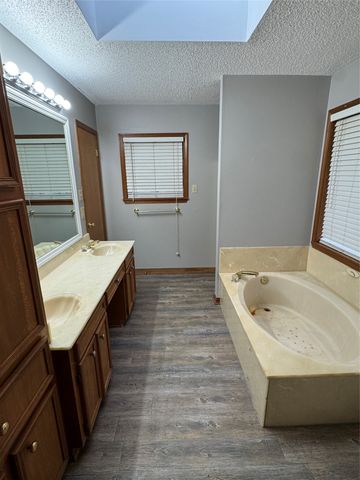 7671 S Lakeshore Drive, Shreveport, LA 71119