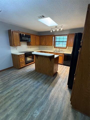 7671 S Lakeshore Drive, Shreveport, LA 71119