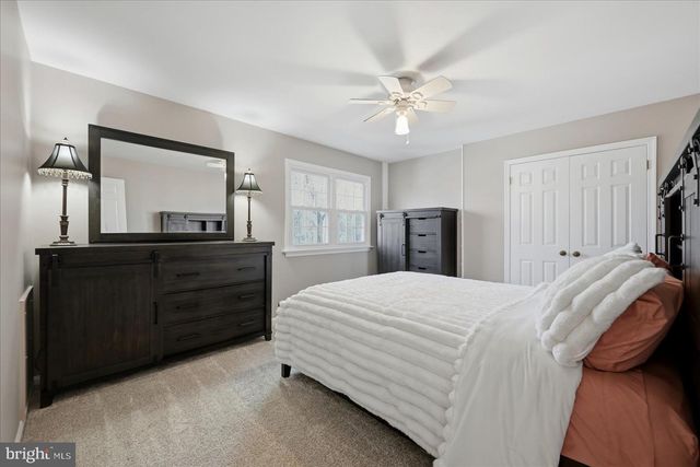 12215 HENDERSON RD, Clifton, VA 20124