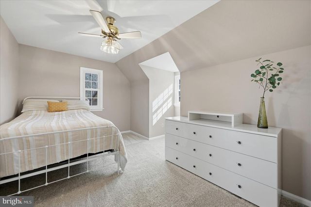 12215 HENDERSON RD, Clifton, VA 20124