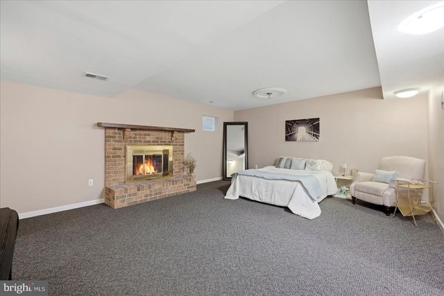 12215 HENDERSON RD, Clifton, VA 20124