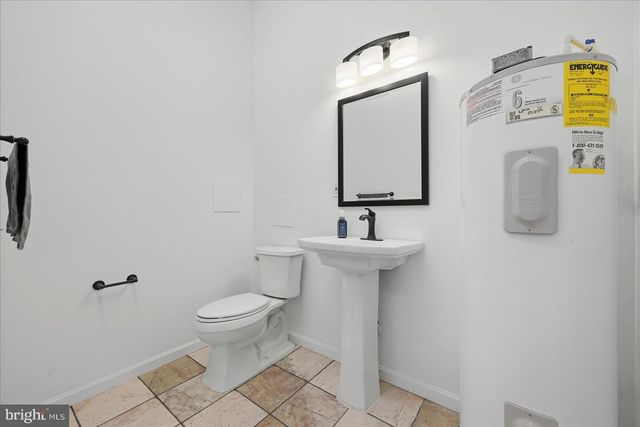 12215 HENDERSON RD, Clifton, VA 20124