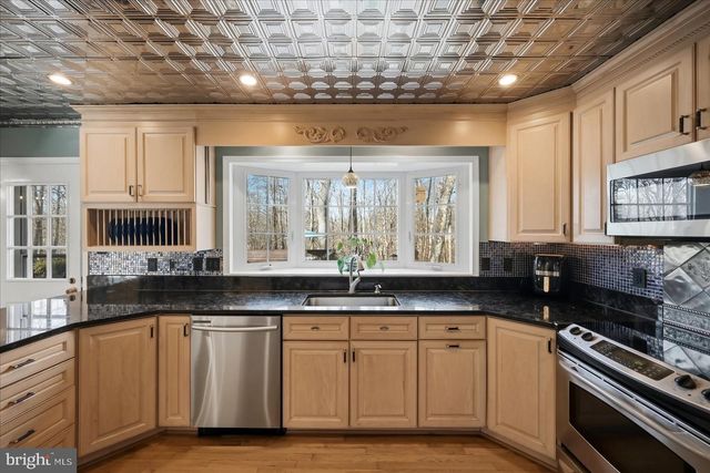 12215 HENDERSON RD, Clifton, VA 20124