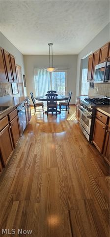 8783 Roberts Court 22A, Olmsted Falls, OH 44138