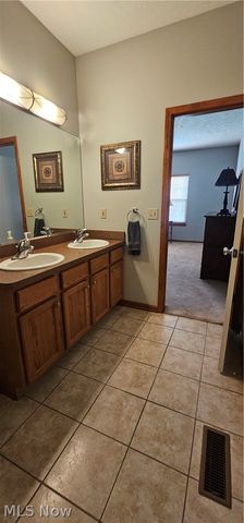 8783 Roberts Court 22A, Olmsted Falls, OH 44138