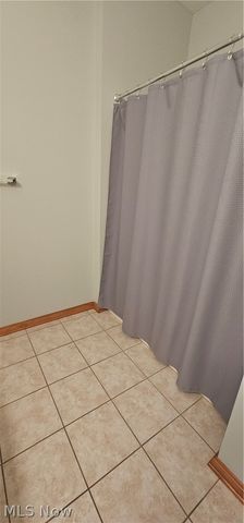 8783 Roberts Court 22A, Olmsted Falls, OH 44138