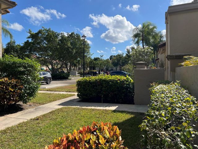 6622 Via Regina, Boca Raton, FL 33433