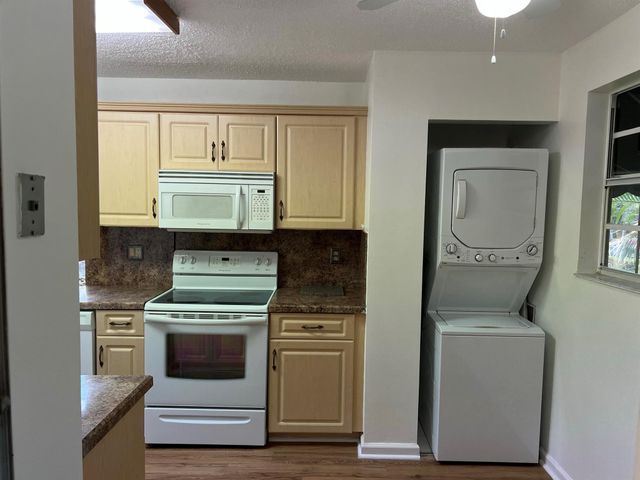 6622 Via Regina, Boca Raton, FL 33433