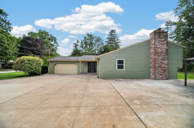 6742 WALNUT CREEK Drive, Fairview, PA 16415