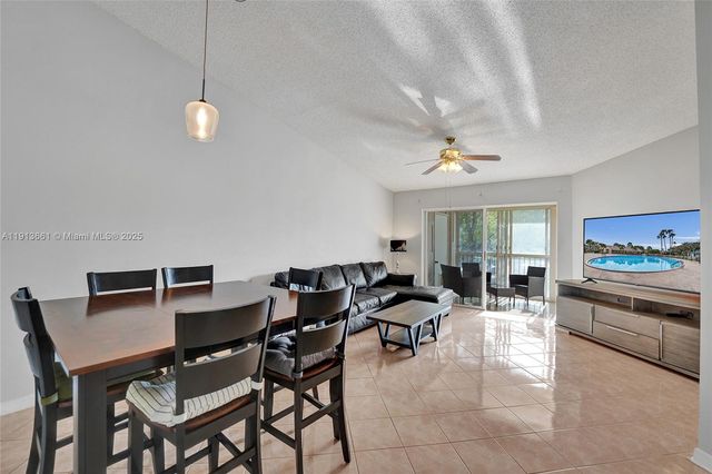 7331 S Devon Dr 215, Tamarac, FL 33321