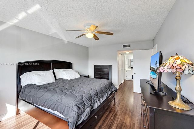 7331 S Devon Dr 215, Tamarac, FL 33321