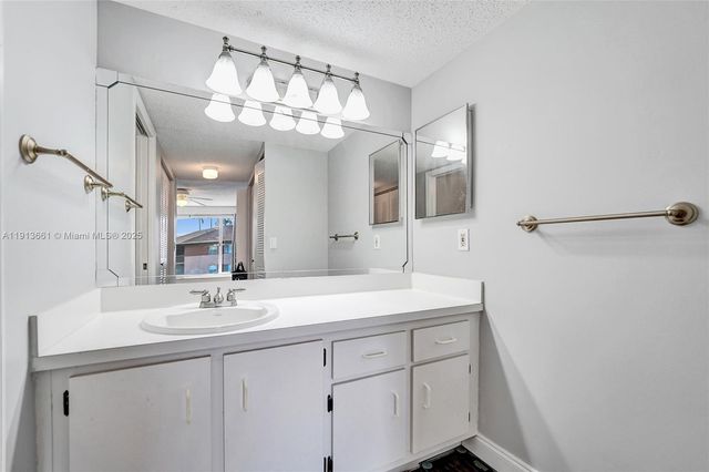 7331 S Devon Dr 215, Tamarac, FL 33321