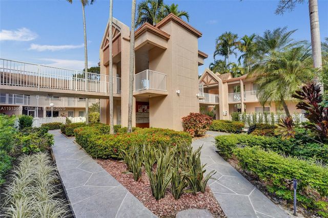 7331 S Devon Dr 215, Tamarac, FL 33321