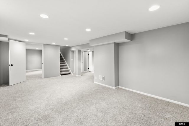 1010 N 76th Street, Omaha, NE 68114