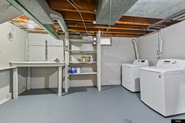 1010 N 76th Street, Omaha, NE 68114