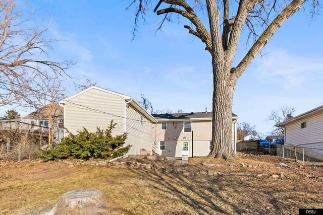 1010 N 76th Street, Omaha, NE 68114