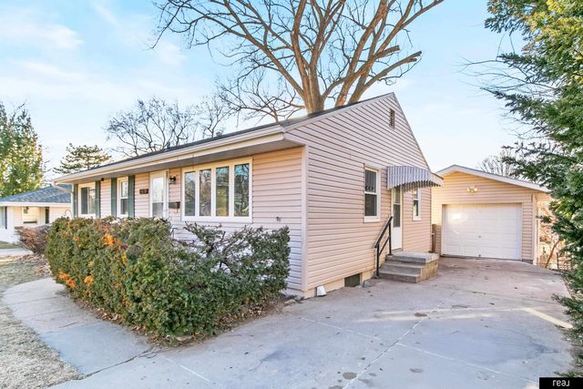 1010 N 76th Street, Omaha, NE 68114