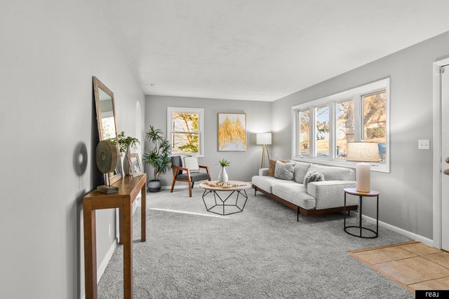 1010 N 76th Street, Omaha, NE 68114