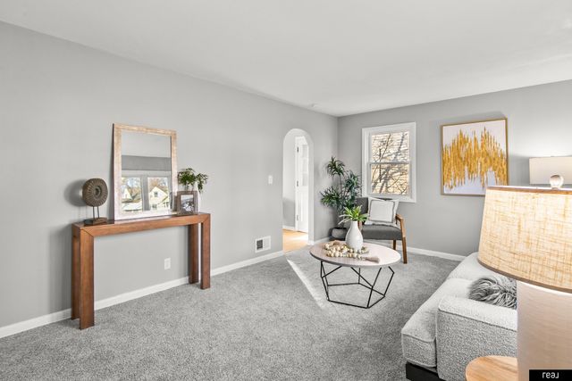 1010 N 76th Street, Omaha, NE 68114