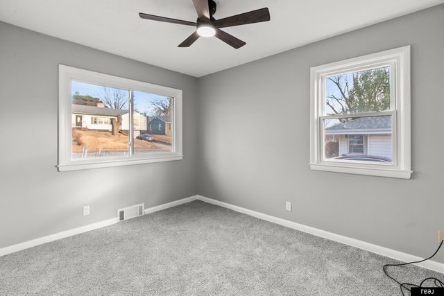 1010 N 76th Street, Omaha, NE 68114