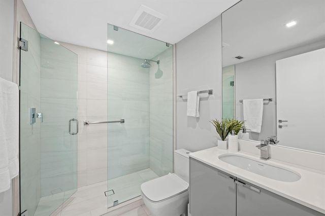 435 Bayshore Drive 302, Fort Lauderdale, FL 33304