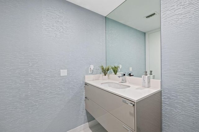 435 Bayshore Drive 302, Fort Lauderdale, FL 33304