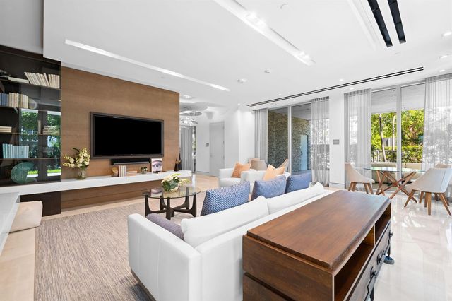 435 Bayshore Drive 302, Fort Lauderdale, FL 33304